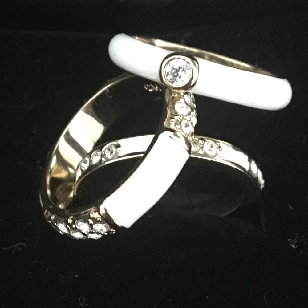 Enamel-look rings.